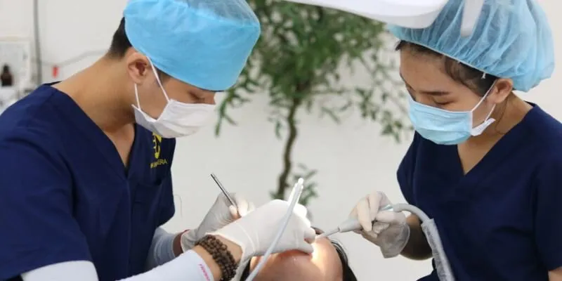 Bác sĩ nha khoa Era